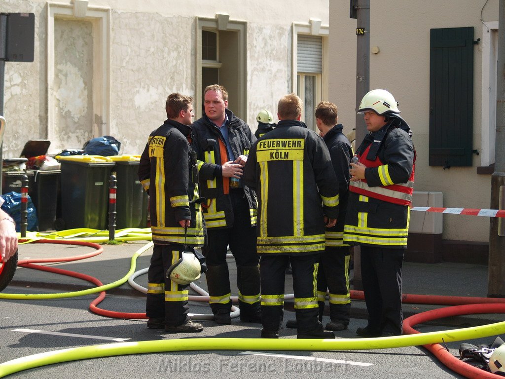 Kellerbrand mit Menschenrettung Koeln Brueck Hovenstr Olpenerstr P113.JPG